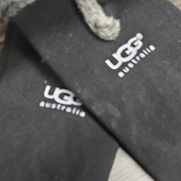 UGG Women\'s Black and Gray Gloves